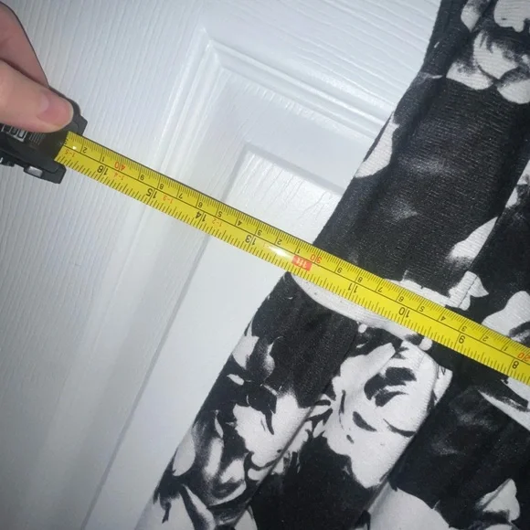 Forever 21 Black and White Floral Dress - Picture 8 of 8